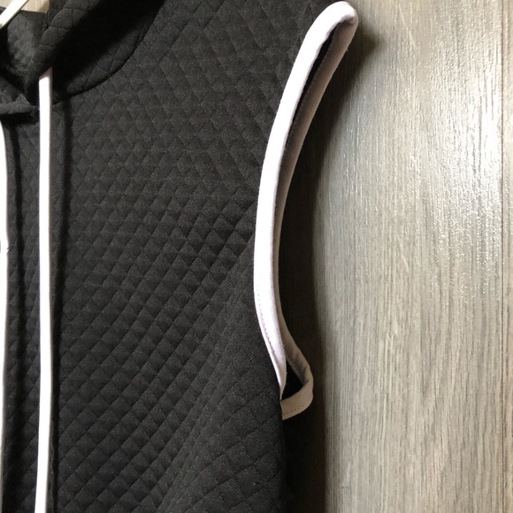 Quilted Textures Crop Top Tank Top Hoodie - Picture 5 of 12